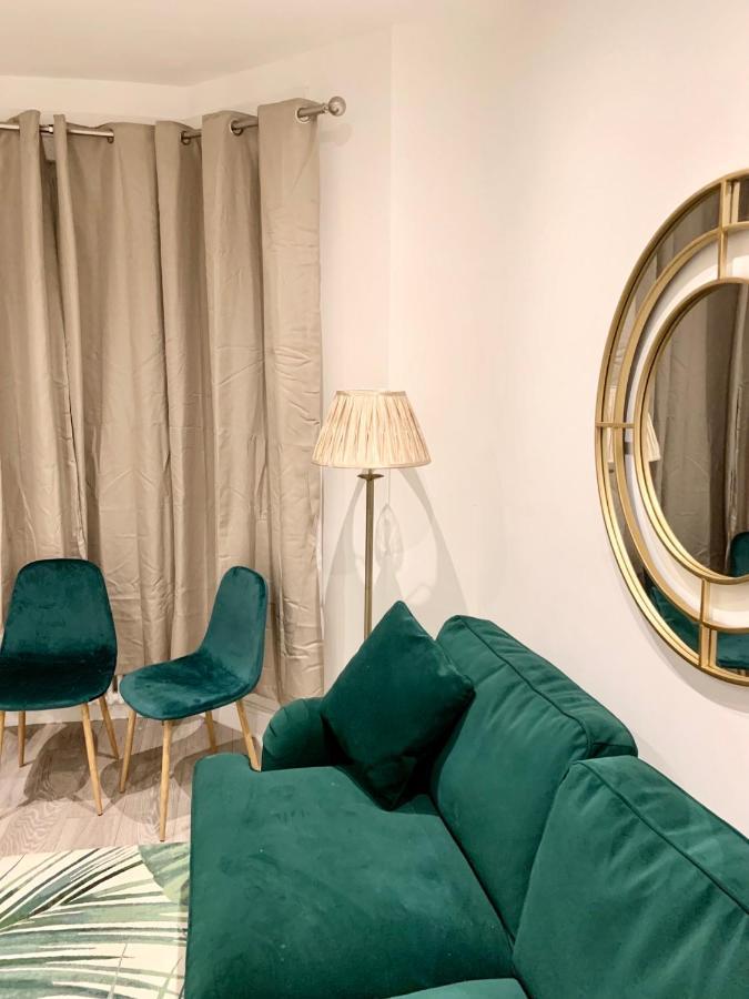 Modern 2 Bedroom Apartment With Private Garden Near Canary Wharf Londýn Exteriér fotografie