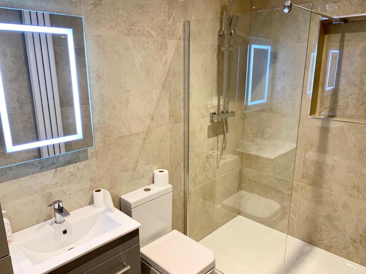 Modern 2 Bedroom Apartment With Private Garden Near Canary Wharf Londýn Exteriér fotografie