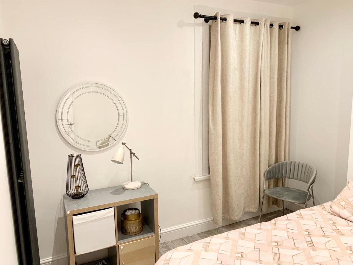 Modern 2 Bedroom Apartment With Private Garden Near Canary Wharf Londýn Exteriér fotografie